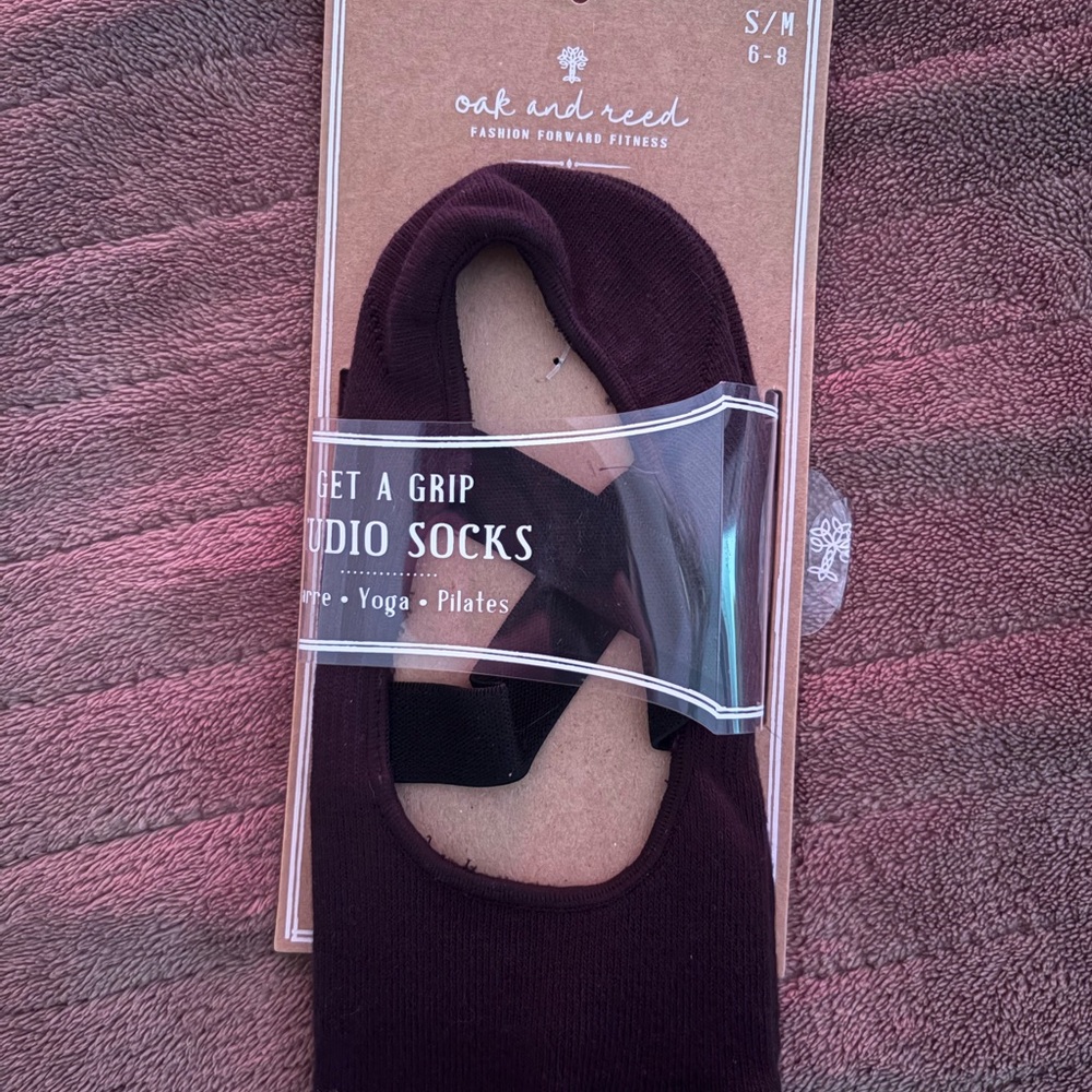 Oak and Reed Women's Maroon Studio Grip Socks - S/M 6-8